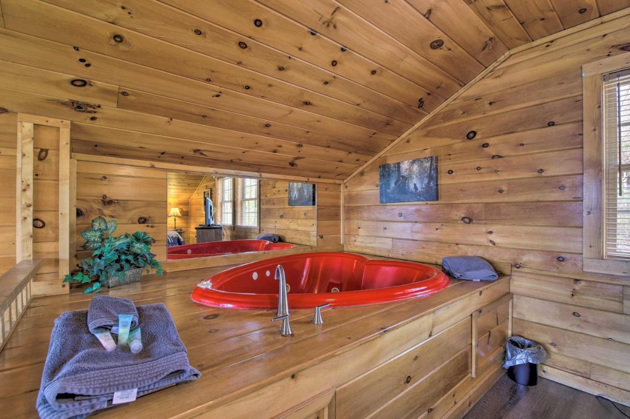 Gatlinburg Cabin With Pool Table And Hot Tub! Екстериор снимка