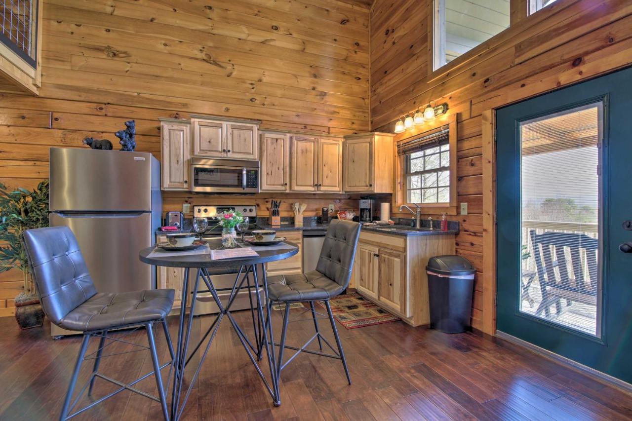Gatlinburg Cabin With Pool Table And Hot Tub! Екстериор снимка