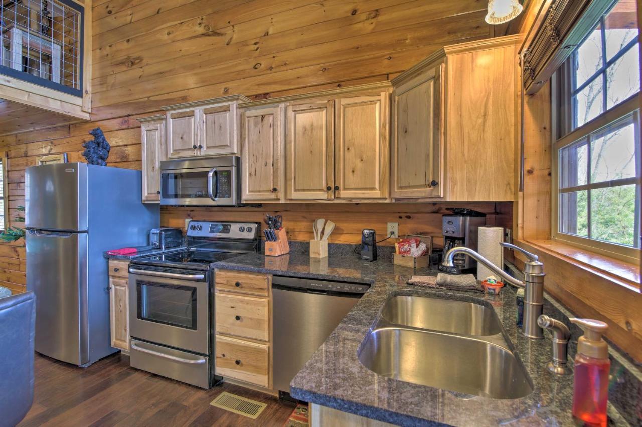 Gatlinburg Cabin With Pool Table And Hot Tub! Екстериор снимка