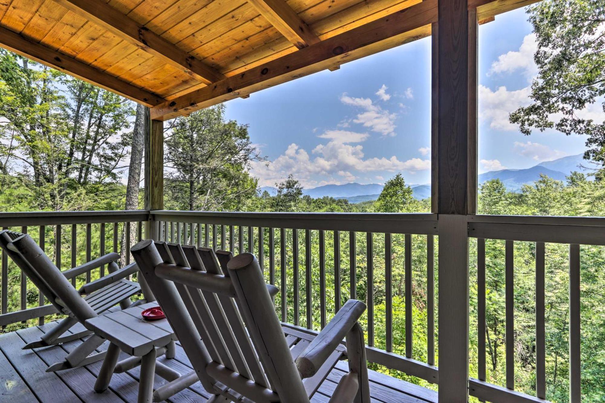 Gatlinburg Cabin With Pool Table And Hot Tub! Екстериор снимка